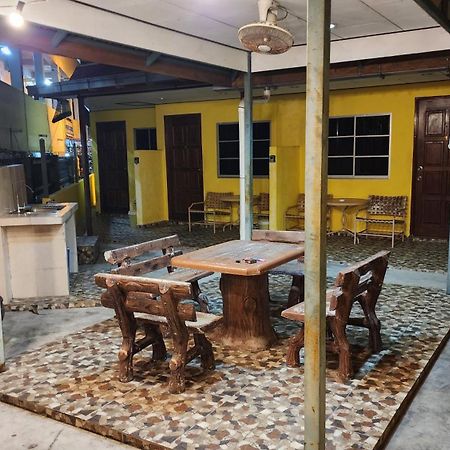 Lagenda Resthouse Cenang Beach Pantai Cenang  Eksteriør billede